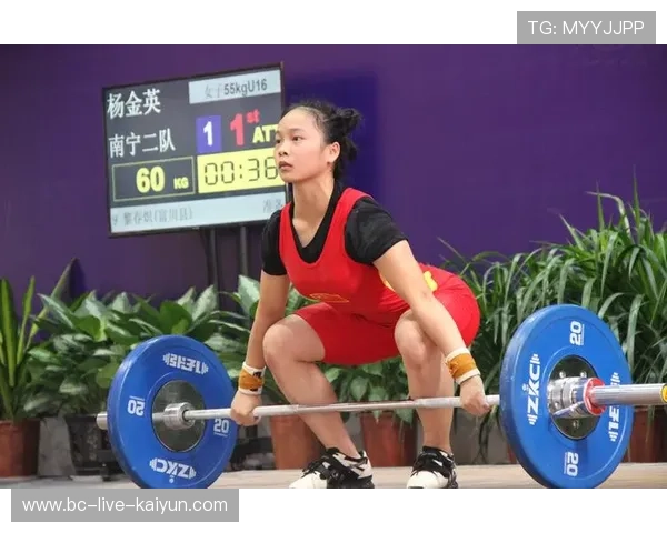 举重俱乐部加强青少年技术动作规范与防伤教育,青少年举重比赛视频大全 举重俱乐部加强青少年技术动作规范与防伤教育,青少年举重比赛视频大全